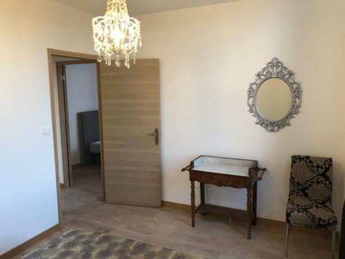 Hostal Chambres Au Ch�teau Du Mouillat