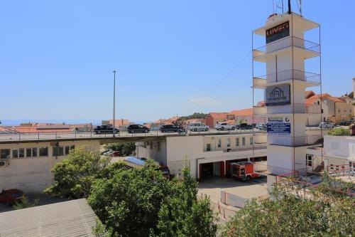 Apartments With A Parking Space Makarska - 17047