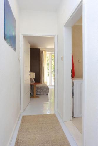 Apartments With A Parking Space Makarska - 17047