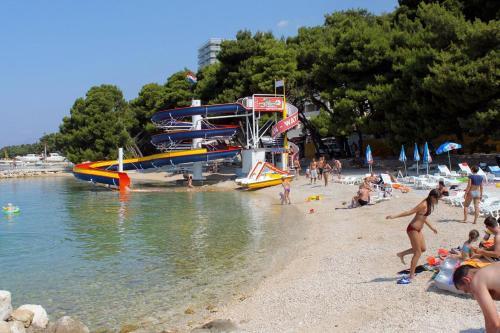 Apartments With A Parking Space Makarska - 17047