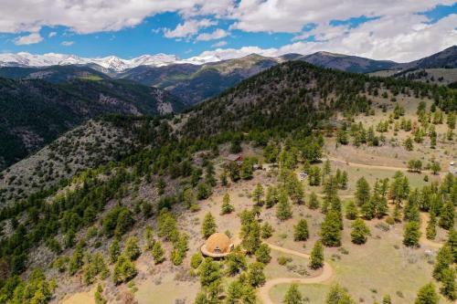 Secluded Rustic Dome With Majestic Views At Idaho Springs