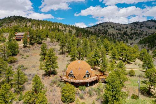 Secluded Rustic Dome With Majestic Views At Idaho Springs