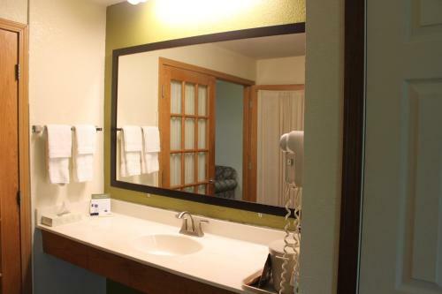 Hotel Americinn West Burlington