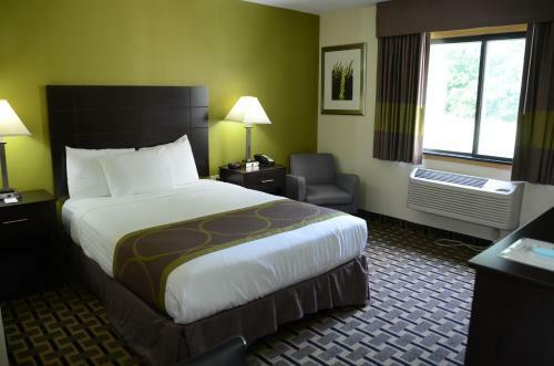 Hotel Americinn West Burlington