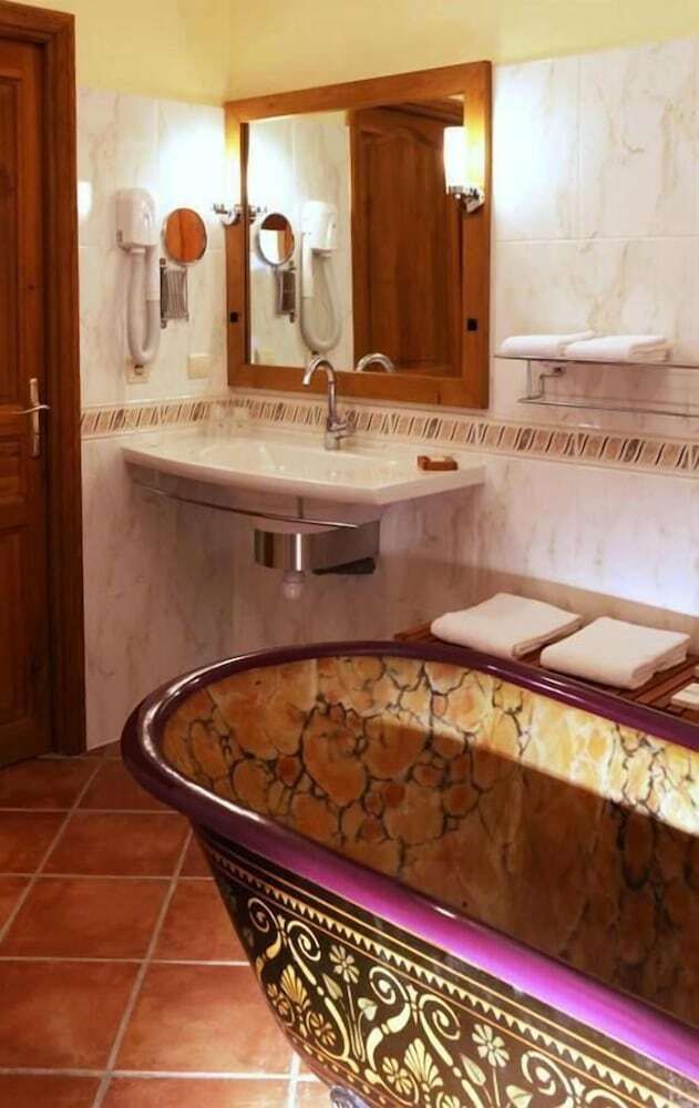 Hotel Relais Du Silence Domaine Saint Roch