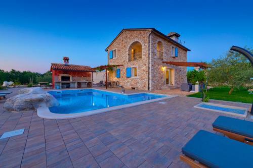 Villa Relax House Surrounded By Olives And Vineyard