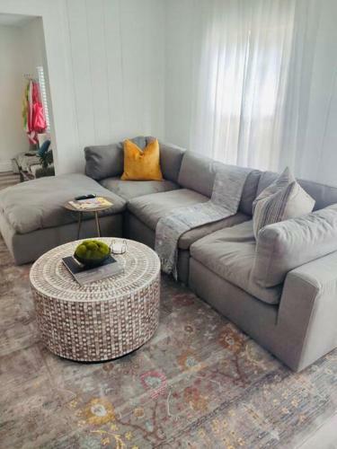 2-3bed/1b Cottage* Great Location, Private Yard, Parking