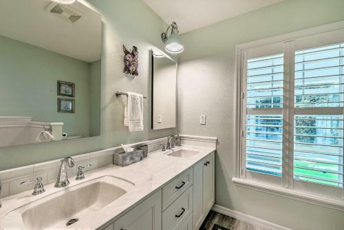 Modern Gem With Private Kayak Dock On Rainbow River!
