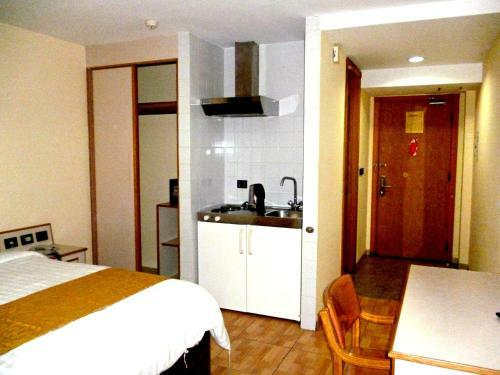 Mansour Plaza Hotel Apartments