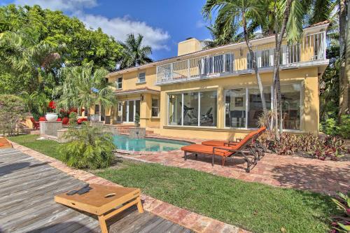 Sunny Waterfront Escape In Upscale Neighborhood!