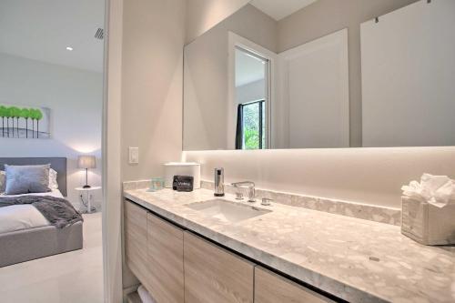 Sleek And Chic Waterfront Home With Private Pool!