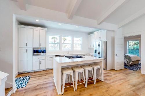 Cottages Of Crystal Beach: Clipper Cove