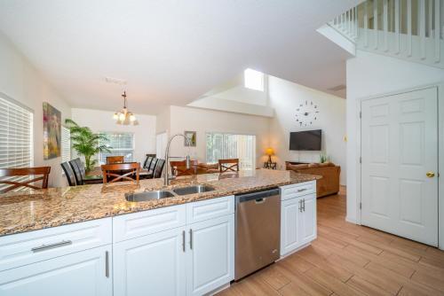 1219 Gorgeous Home W/3-master's*games Rm*themed Rm