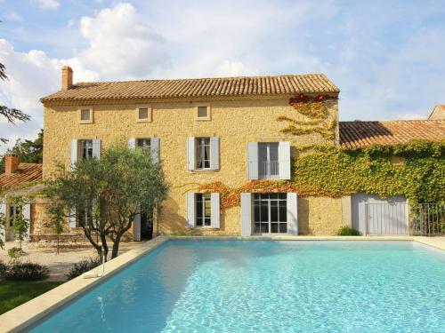 Modern Villa In Carpentras With Swimming Pool