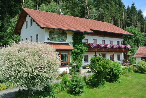 Apartamento Haus Am Waldrand - Ferienwohnung Augustin