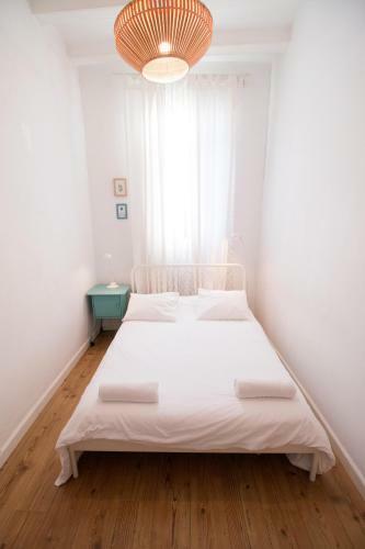 Hostal Bed And Beach Barcelona Guesthouse