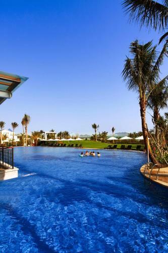 Sanya Seacube Holiday Hotel