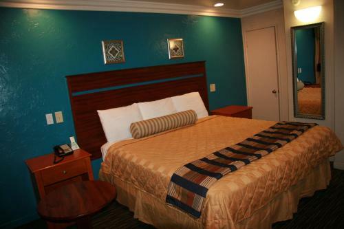 Hotel Civic Center Lodge / Lake Merritt Bart
