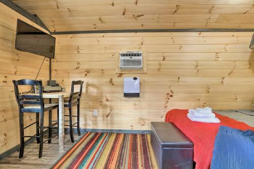 Charming Tiny Cabin With Fire Pit And Mtn Views!