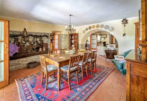 Villa Tuscan Farmhouse With Swimming Pool