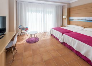 Mediterr�neo Bay Hotel & Resort