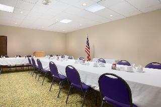 Ramada Waterloo Hotel And Convention Center