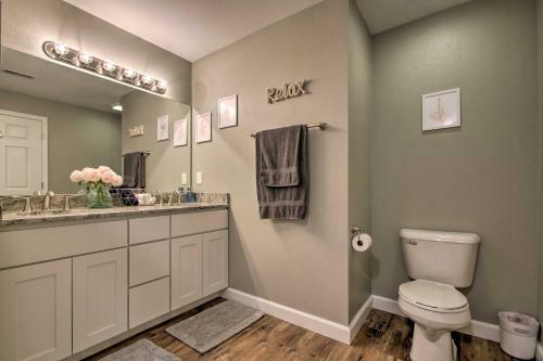 Apartamento Updated Lakefront Condo And Patio And Pool Access
