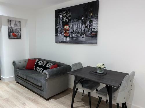 Roomotel - Streetsbrook Apartments