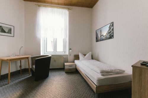 Hostal Menzels Gastst�tte & Pension Drehscheibe