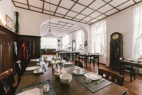 Hostal Menzels Gastst�tte & Pension Drehscheibe