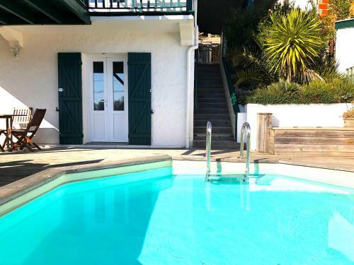 Villa Maison Basque Aiguillon Piscine Jardin Terrasse