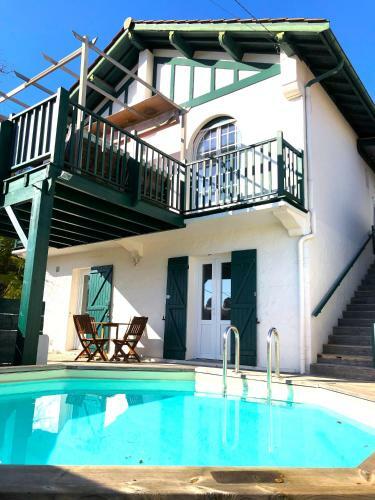 Villa Maison Basque Aiguillon Piscine Jardin Terrasse