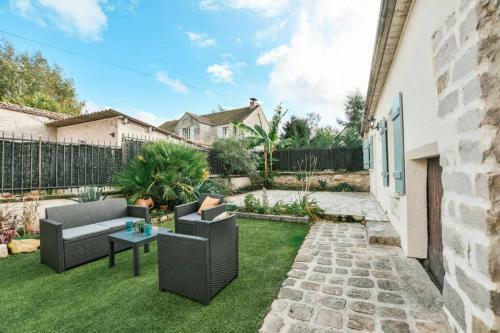 Instant Fleury: Maison de Caract�re, Jardin Secret