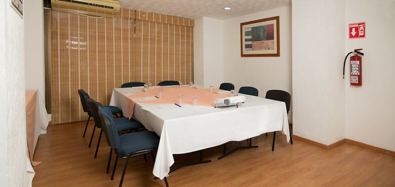 Hotel & Suites Real Del Lago