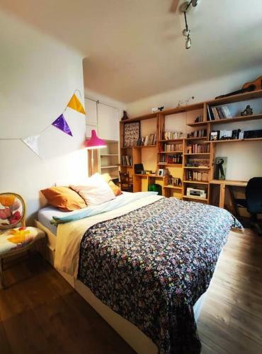 Grande Maison de Vill(Age)e Avec Jardin Cach�