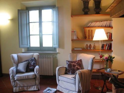 Spacious Holiday Home In Chiusi With Private Swimming Pool