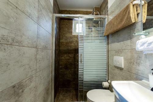 Gustav - Sea View Apartment With Balcony