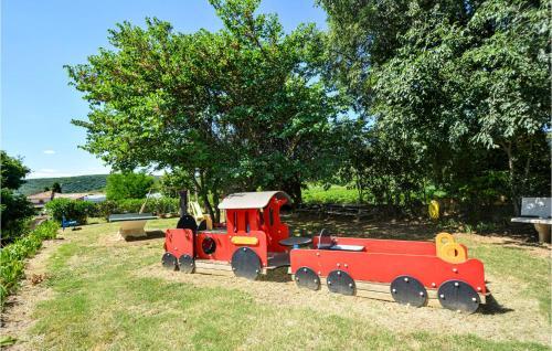 Four-bedroom Holiday Home In Uzes