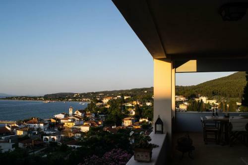 Luxury Hilltop Villa 200m From The Beach