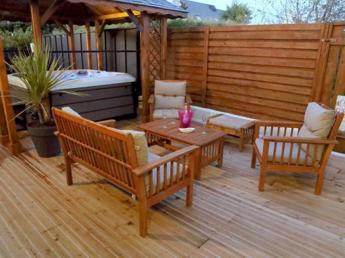 Holiday Home With Jacuzzi Close To The Beach