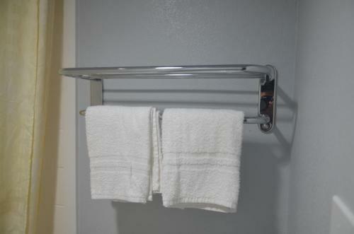 Motel Travelers Inn & Suites