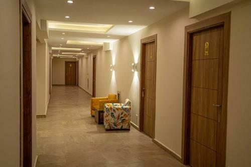 Nine Pyramids View Hotel