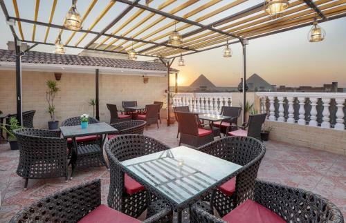 Pyramids Lights Hotel