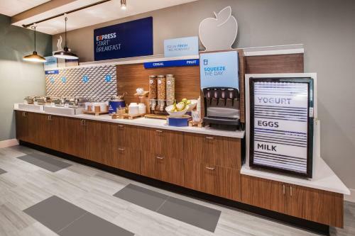 Holiday Inn Express Hotel & Suites Providence-woonsocket