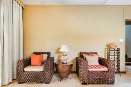 Villa Vakoa - Tranquil Villa With Lush Gardens