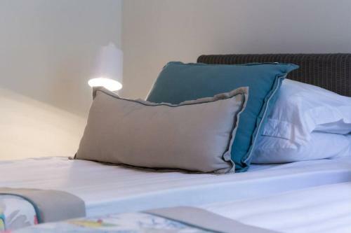 Amaranth Iii: 3 Bedroom Beachfront Apartment With Rooftop Pool