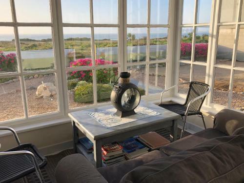 Quaint Seaside Cottage