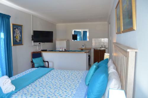Hostal Sondela Bed & Breakfast