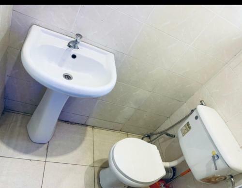 3 Bedrooms Service Apartment For Shortlet