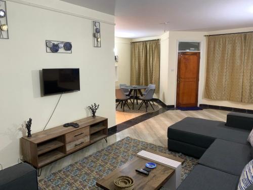 Immaculate 2-bedroom Apartment: (Prime Location)